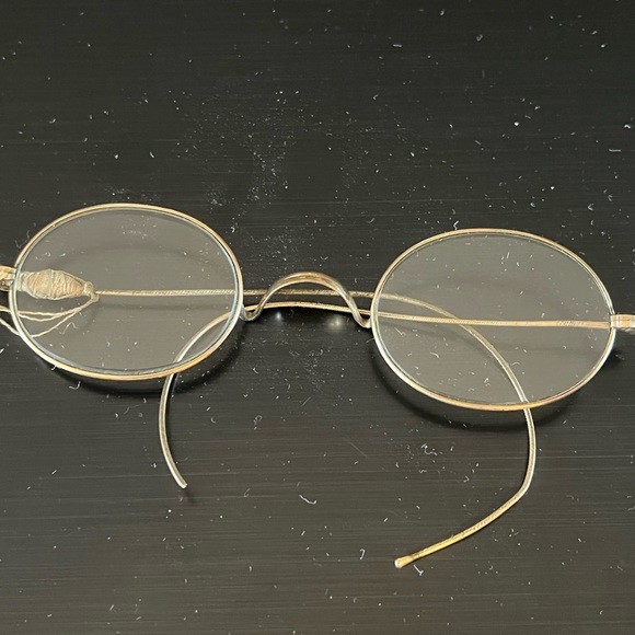 ANTIQUE SPECTACLES GOLD COLORED WIRE FRAME & CASE - Picture 5 of 8